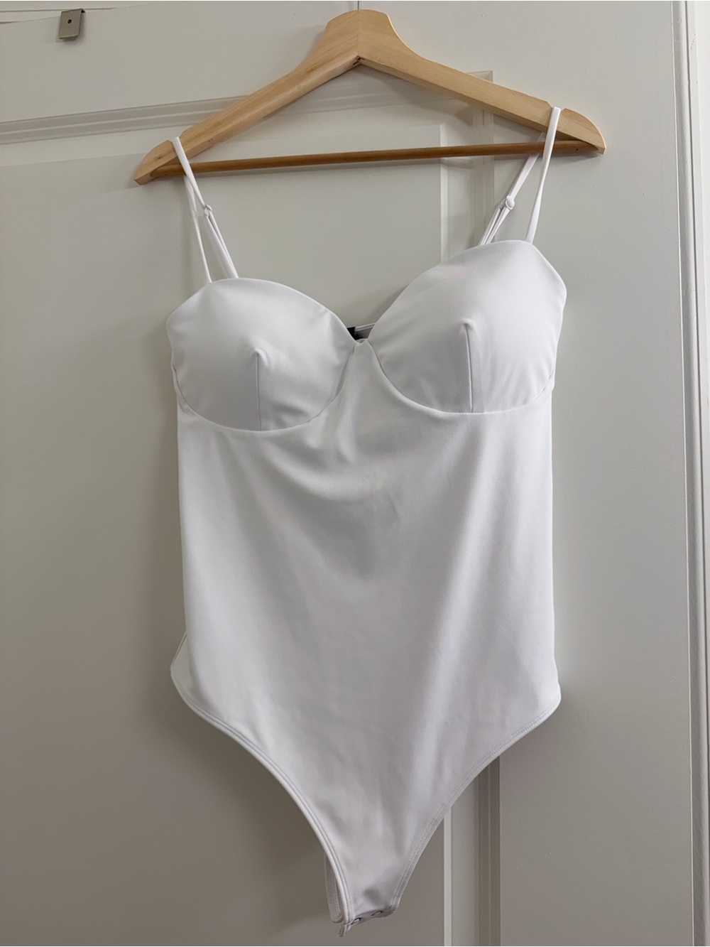 Women’s Express Body Contour Underwire Bodysuit - White - Size M (NWT)